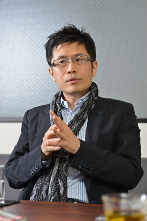名越康文